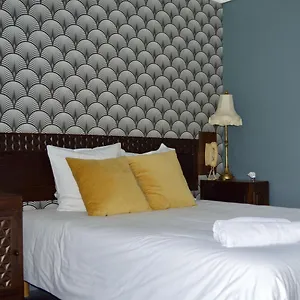 Saint Charles & Coliving Hotel